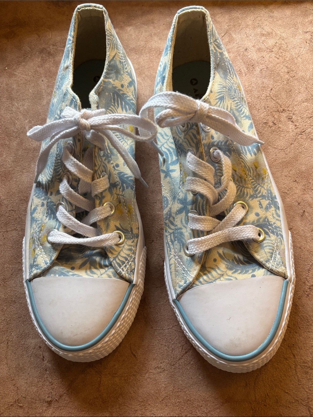 Airwalk Women's Blue and Yellow Floral Canvas Low-Top Sneakers